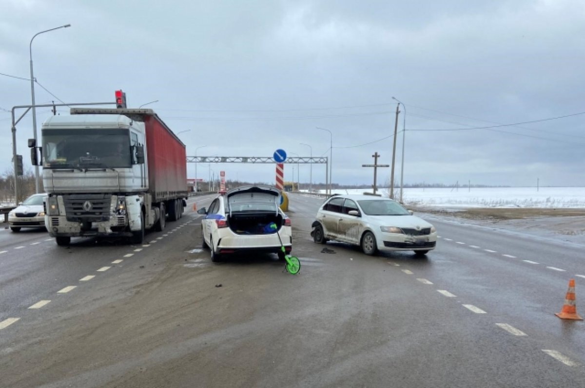    Под Липецком в ДТП с грузовиком пострадала 14-летняя девочка