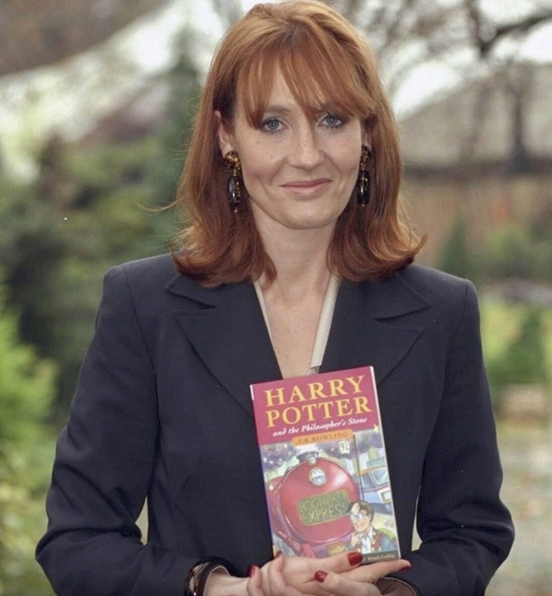 J k rowling s harry potter. Джоан Роулинг. Джоан Роулинг 1997. Джоан Роулинг 1999. Джоан Роулинг Гарри Поттер.