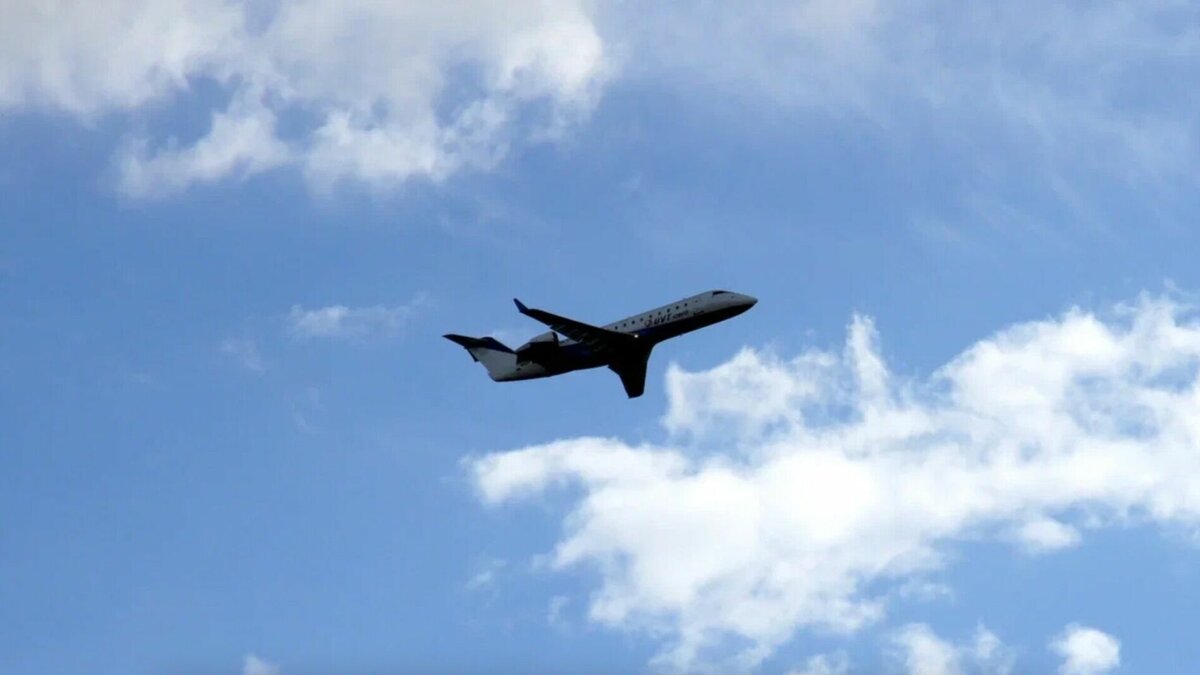     В 2023 году власти Татарстана просубсидируют 25 маршрутов региональных авиаперевозок. Среди них 20 направлений из аэропорта Казани, а остальные — из Бегишево. Такое постановление подписал премьер-министр РТ Алексей Песошин.