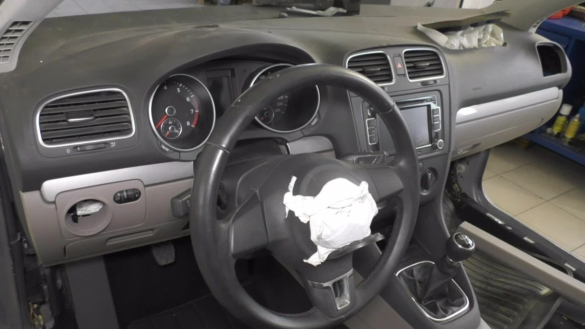 Ремонт Фольксваген Гольф : Снятие и установка подушки безопасности VW Golf IV