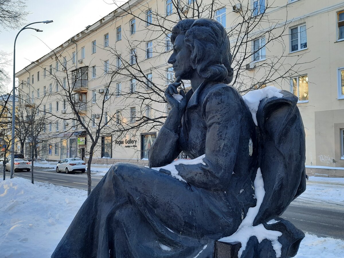 Памятник Валентине Леонтьевой в Ульяновске | Бюджетный туризм | Дзен