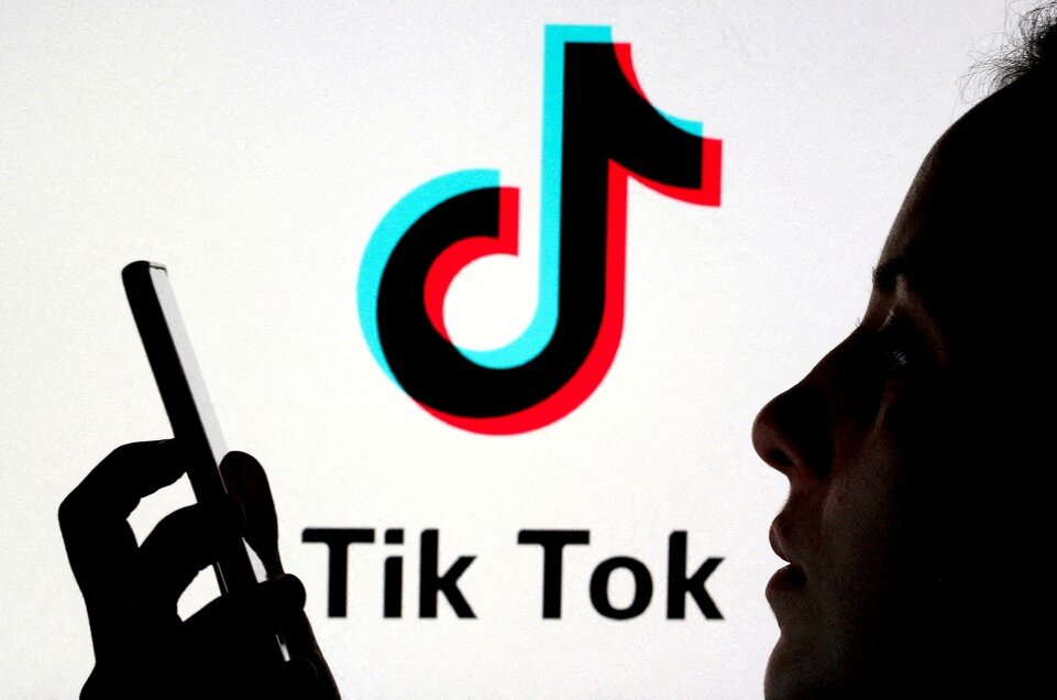     На сайте Зеленского появилась петиция с требованием запретить TikTok из-за пропаганды  REUTERS