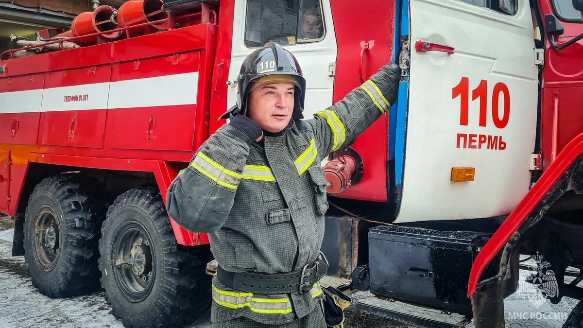     Пожарные Прикамья проводят профилактические выходы, распространяют листовки. Но пожары по причине нарушений правил эксплуатации электрооборудования продолжаются.