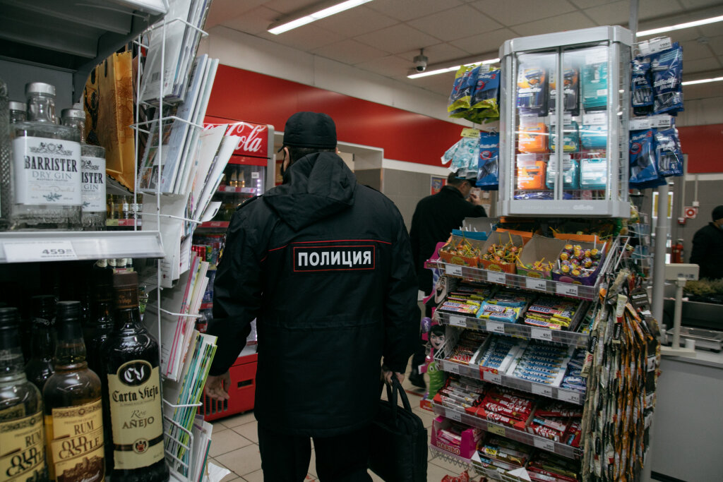    В Сургутском районе продавец присваивала деньги покупателей себе