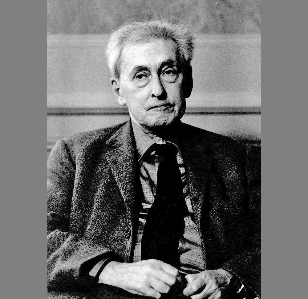 Илья Григорьевич Эренбург, писатель, поэт, переводчик, журналист, общественный деятель. Во время Великой Отечественной войны Илья Эренбург был военным корреспондентом газеты "Красная Звезда".