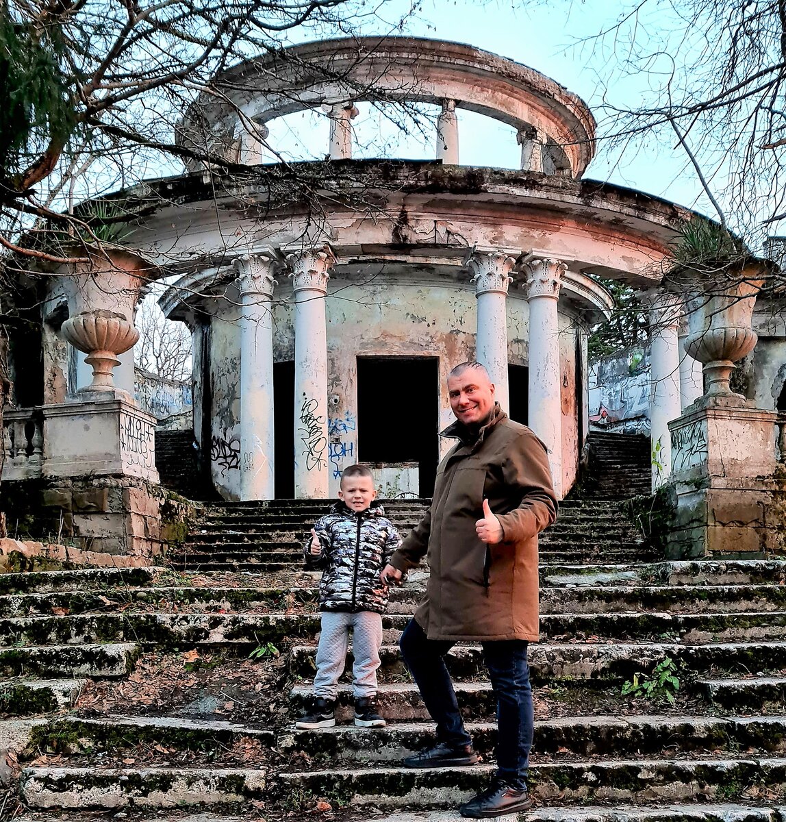 Центральный вход ресторана