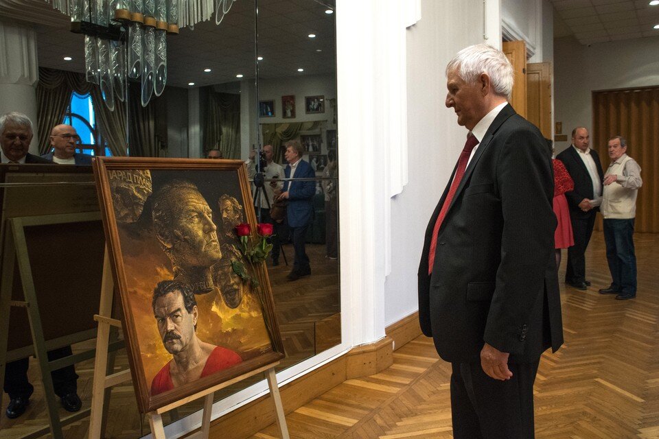     Художник Владислав Коваль посвятил другу картину. Геннадий БИСЕНОВ