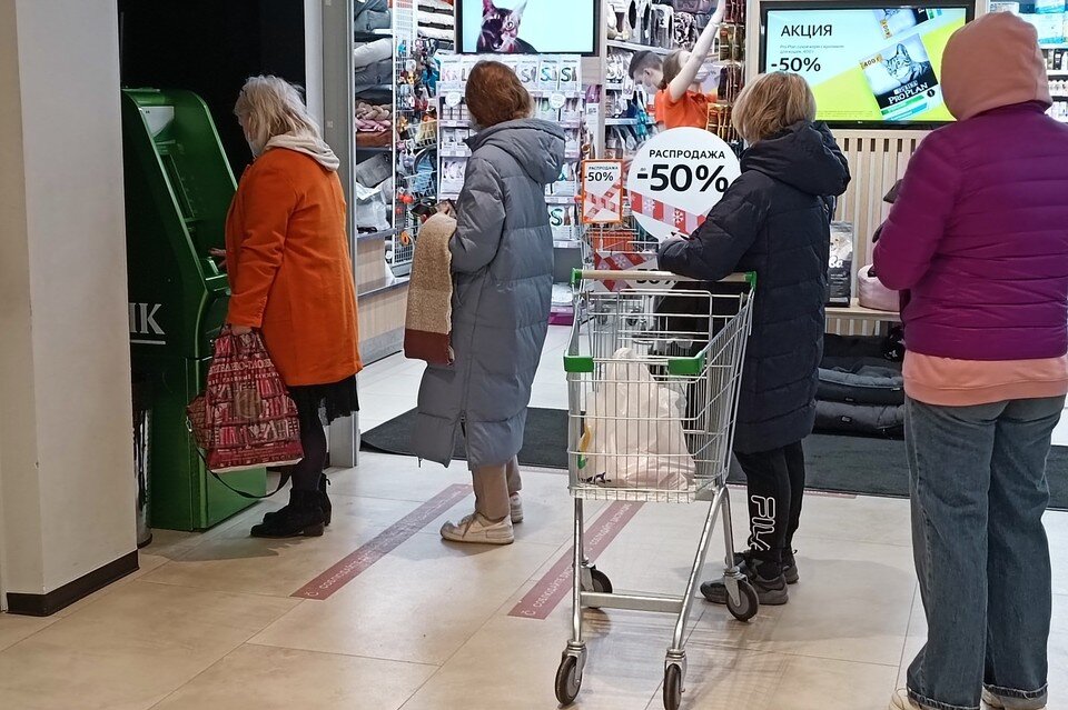     Мошенник предложил перевести все деньги на «безопасный» счет. Андрей АБРАМОВ