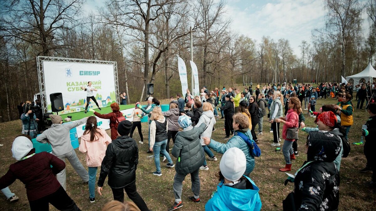     В Казани на территории Березовой рощи вблизи Фермского шоссе прошел «Казанский Субботник», организованный мэрией города и компанией «СИБУР». Мероприятие прошло в интерактивном формате квеста «Чистые Игры».