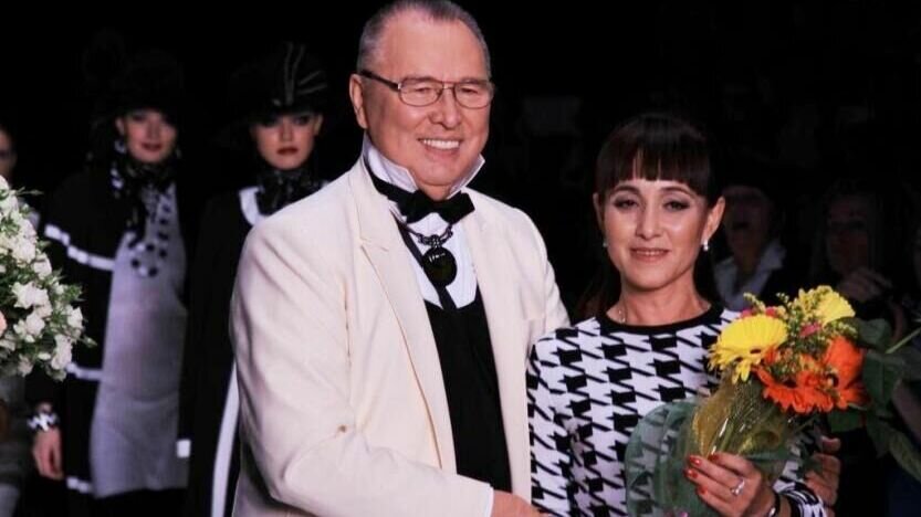     Вечером 30 апреля стало известно об уходе из жизни российского модельера Вячеслава Зайцева — об этом сообщили российские СМИ, в том числе Рен-ТВ и «Известия». Однако мало кто знает, что Зайцев нередко бывал в Башкирии — рассказываем, какую роль он сыграл в башкирской моде