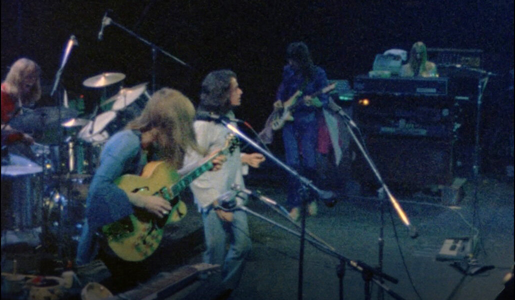 Yes во время концерта в лондонском Rainbow Theatre 15 декабря 1972 г., запись с которого частично вошла в альбом Yessongs.