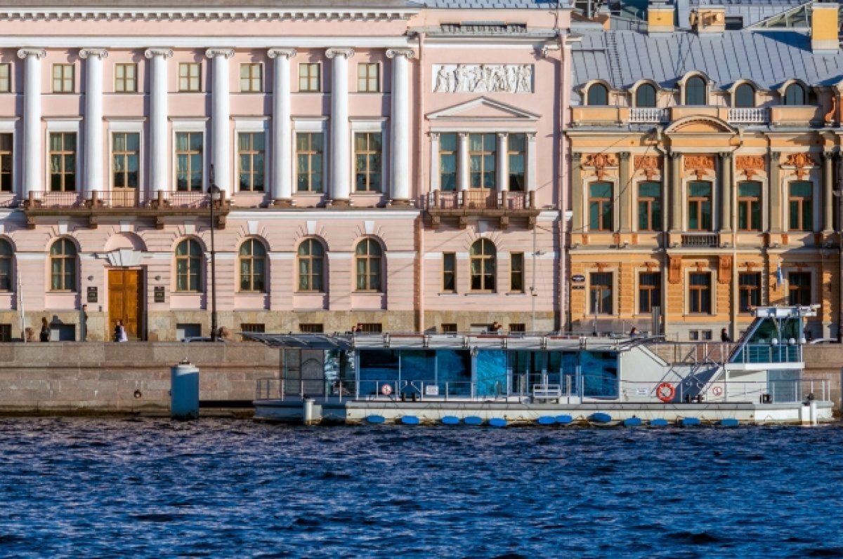    Причал на Английской набережной у дома графини Лаваль.