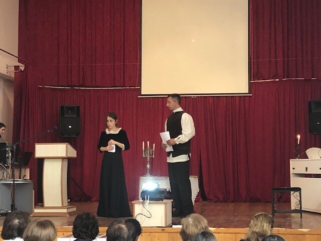 В связи с Международным днём русского языка в Степанакерте состоялся конкурс чтецов. Фоторяд