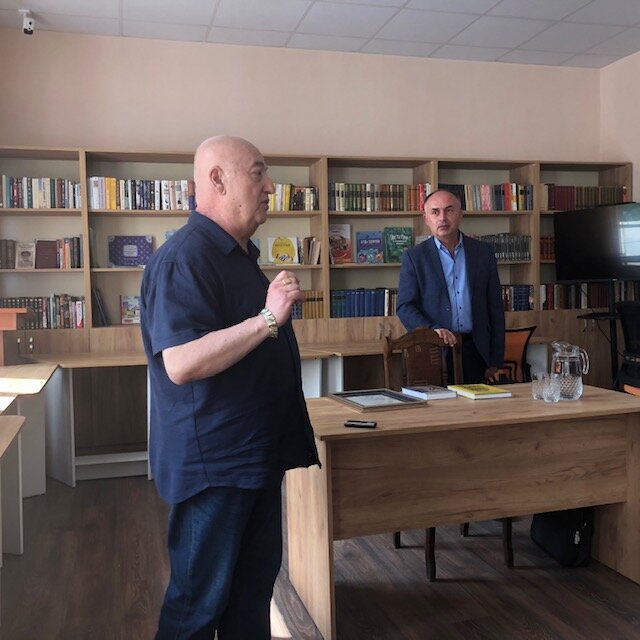 В Русском центре г. Степанакерта состоялась встреча с писателем Ашотом Бегларяном. Фоторяд