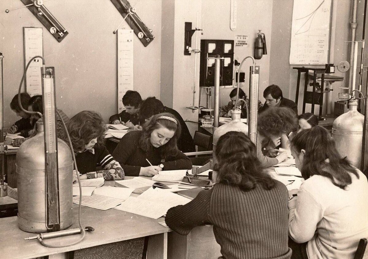 Советские студенты  