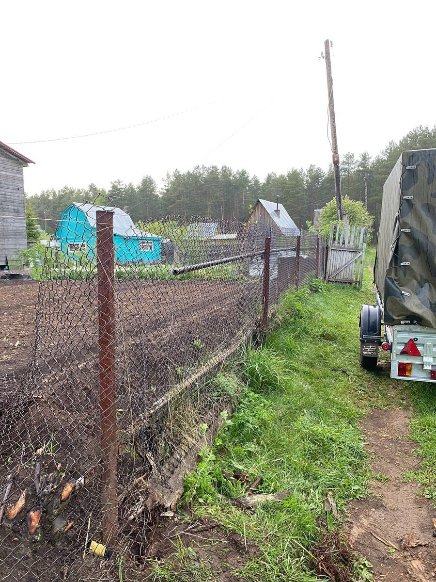 Изгородь из сетки. Изгороди из различных материалов. Изгороди и заборы своими руками.