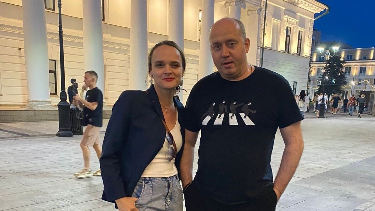     Актера Сергея Бурунова заметили на улицах Нижнего Новгорода 1 августа. Жители сфотографировались с ним. Об этом они рассказали в соцсетях.