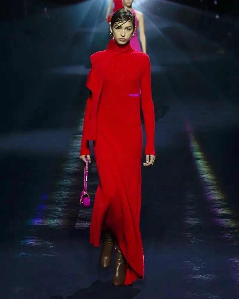 Красное платье от Fendi осень-зима 2023-2024 