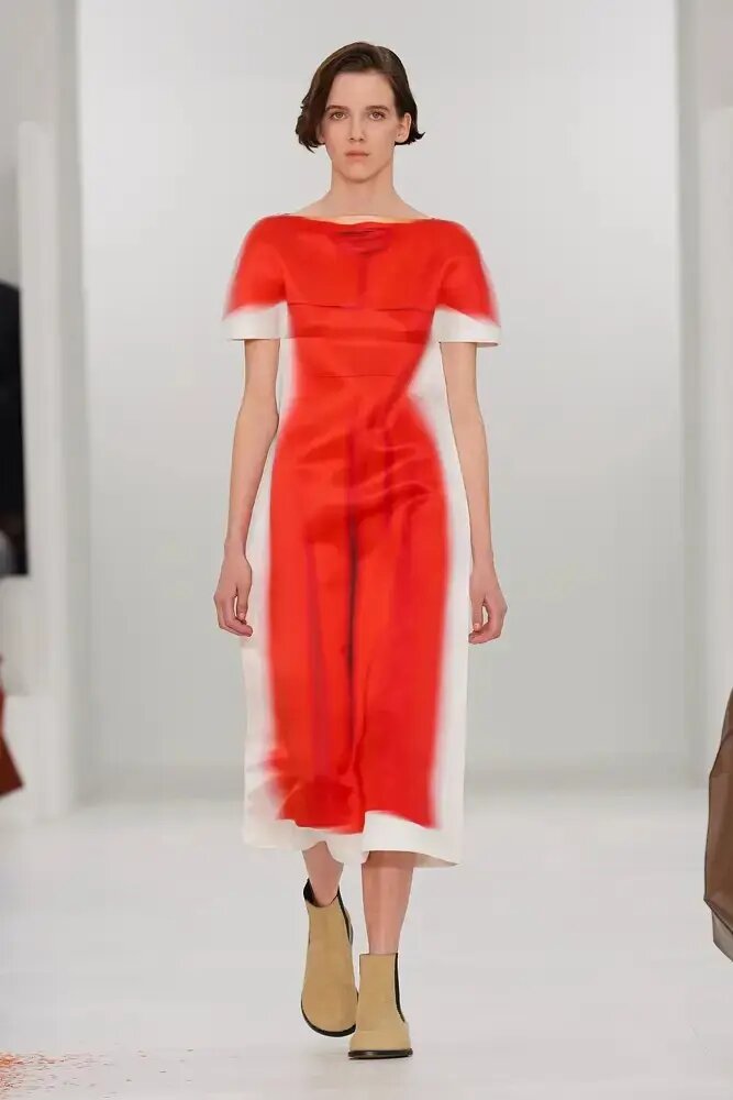 Красное платье от Loewe осень-зима 2023-2024 