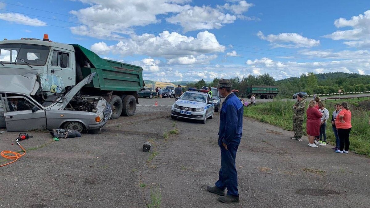 В Красноярском крае три человека погибли в ДТП с «КамАЗом» и «Волгой» |  Проспект Мира | Дзен