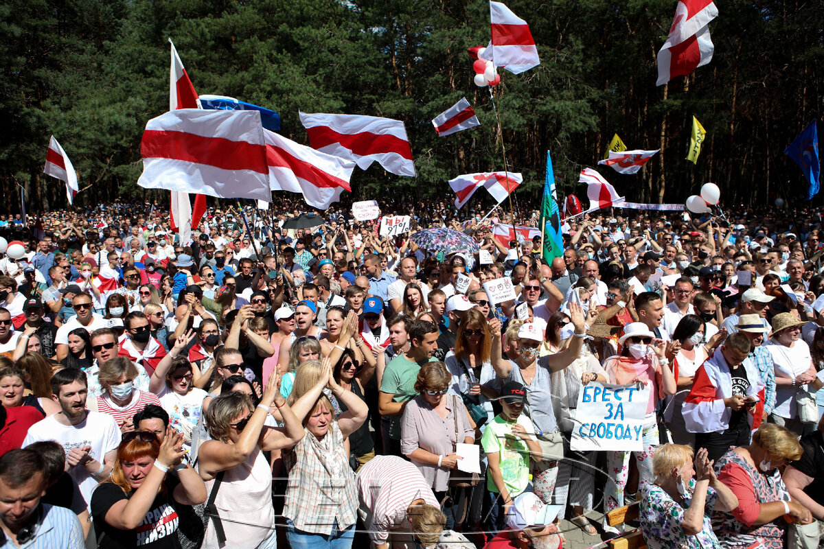 Протесты в Белоруссии 2020. Протесты в Беларуси 2020 9 августа. Митинги в Белоруссии 10 август 2020. Мирные протесты в Белоруссии 2020.