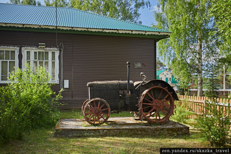 Погода в тарногском городке на 3. Музей в Тарноге. Тарногский городок достопримечательности. Трактор Тарнога. Памятники в Тарногском Городке.