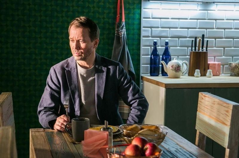 Кадр из сериала «Пробуждение» 