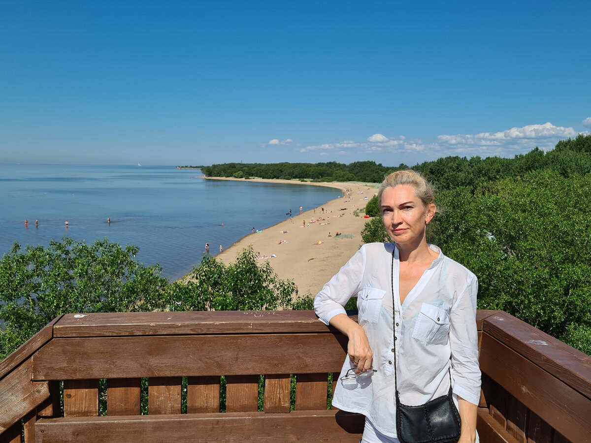 вид на пляжи южной стороны косы со смотровой башни