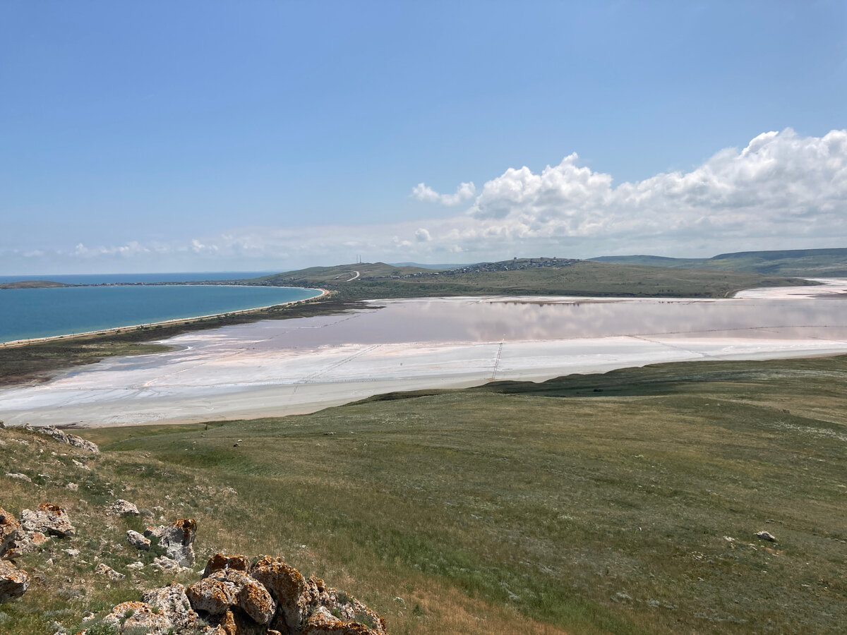 Вид на Азовское море и Чокракское озеро. Здесь и далее - все фото автора