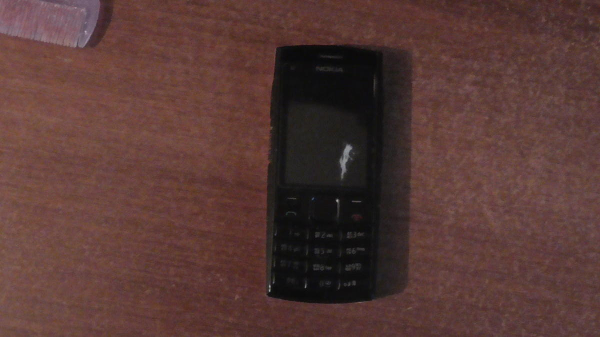 ЗДРАВСТВУЙТЕ ! БУКВАЛЬНО НЕДАВНО ПОПАЛАСЬ МНЕ СТАТЬЯ НА ДЗЕНЕ - АВТОР ТАМ РАЗЗОРЯЛСЯ ЧТО МОЖНО СНИМАТЬ ФОТО НА КАМЕРУ МОБИЛЬНОГО ТЕЛЕФОНА) ДА -МОЖНО ,НО НЕ ВСЁ ! САМ Я ФОТОГРАФИРУЮ И СНИМАЮ ВИДЕО УЖЕ БОЛЕЕ 15 ЛЕТ- НЕ БЪЮ СЕБЯ ПЯТКОЙ В ГРУДЬ И НЕ НАЗЫВАЮ ПРОФЕССИОНАЛОМ .ЧТО ТО ПОЛУЧАЕТСЯ - ЧТО ТО НЕТ...ЭТО ЖИЗНЬ...НА ЧТО СНИМАЮ -ФОТОГРАФИРУЮ ? ЕСТЬ И ТЕЛЕФОН ,И СМАРТФОН ДОСТАВШИЙСЯ МНЕ ОТ ПОКОЙНОЙ МАМЫ .НО БОЛЬШЕ ПОЛЮБИЛОСЬ МНЕ ФОТОГРАФИРОВАТЬ НА ЦИФРОВУЮ ВИДЕОКАМЕРУ) Почему спросите Вы. Отвечу - видеокамера даёт достаточные возможности что бы снимать как с близкого расстояния ,так и снимать удалённые объекты- скажем самолёты ) Я уже писал в статье " Братьям-споттерам" про то что увлекаюсь этим. И потом телефон...Одно время я покупал журнал " Лучшие цифровые камеры ",жаль что в кризис 2008-го он умер . Так вот в каждом журнале была страница- тест какая камера Вам нужна ! Посмотреть снимок можете листая галерею )Скажем начинается тест с вопроса- хочешь ли ты, чтобы автоматика камеры делала всё за тебя ( тебе останется лишь навести и щёлкнуть)? Ответив- да переходим к вопросу- должна ли камера быть миниатюрной чтоб помещаться в карман или косметичку ? Если отвечаем -да то нам нужна ультракомпактная камера. Если ответ-нет,то камера начального уровня. Вернёмся к первому вопросу. Если мы отвечаем на него-нет ,то следующий вопрос звучит так- Хочешь ли ты пользоваться ручными режимами съёмки (например для достижения художественных эффектов)? Если отвечаем-нет ,то нам нужна камера начального уровня .Если отвечаем-да идём дальше. Вопрос- планируешь ли ты подключить к своей камере вспышку,фильтры,насадки на объектив ? Если нет ,то тебе нужна любительская камера. Если да ,то переходим к вопросу- нужна ли тебе зеркальная камера со сменной оптикой и профессиональными возможностями ? Если да ,то Ваш выбор зеркалка.Если нет то творческая камера. Вот такой вот тест и считаю его правильным! А телефон ? Моё мнение больше игрушка чем фотокамера...Да можно делать снимки и им ,но не всё получится ! Скажем споттингом с ним заниматься это вряд ли...Сделать фото ребёнка в метре от себя,ну ладно 5 метров- да возможно и качество будет вполне нормальное. Макросъёмка -когда снимаете скажем бабочку или жука на цветке тоже возможна . Расстояние маленькое -в самый раз для оптики телефона или смартфона. О селфи -думаю говорить не стоит .Расстояние в пару метров для телефона не проблема .А вот если надо снять человека метров со ста - тут уже оптика телефона слабовата...В галерее этой статьи представлены фото сделанные мной на видеокамеру ,а так же представлена имеющаяся у меня техника .Очень хотелось загрузить и фото с телефона и смартфона -что бы Вы сравнили возможности разных камер.но увы в статью можно вставить лишь 30 фотографий...Поэтому пока так. В дальнейшем сделаю статью- сравнение с фотографиями с телефона и смартфона .Н