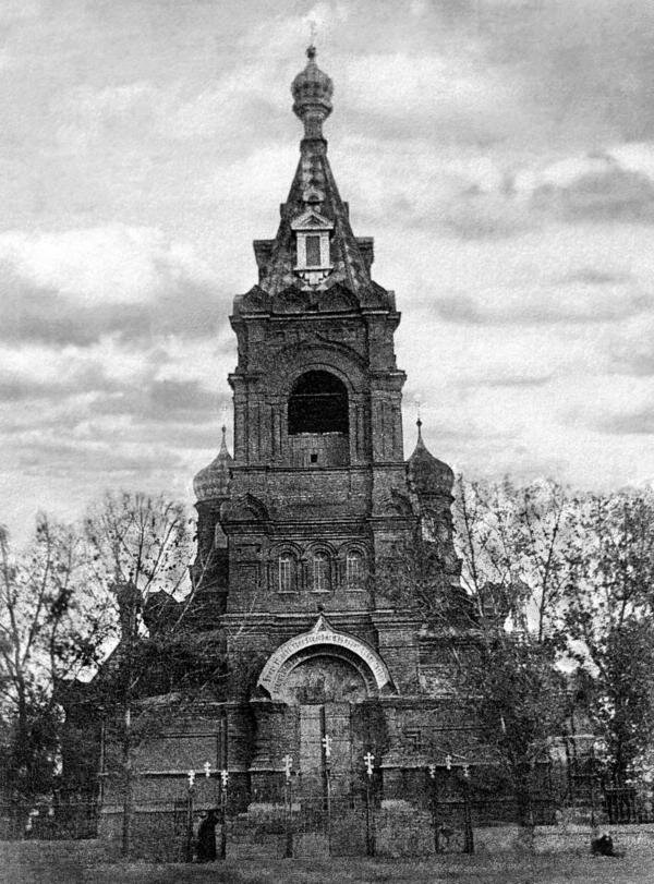 
Петро-Павловский собор Александровска-Грушевского. Западная сторона. Фото публикуется впервые.