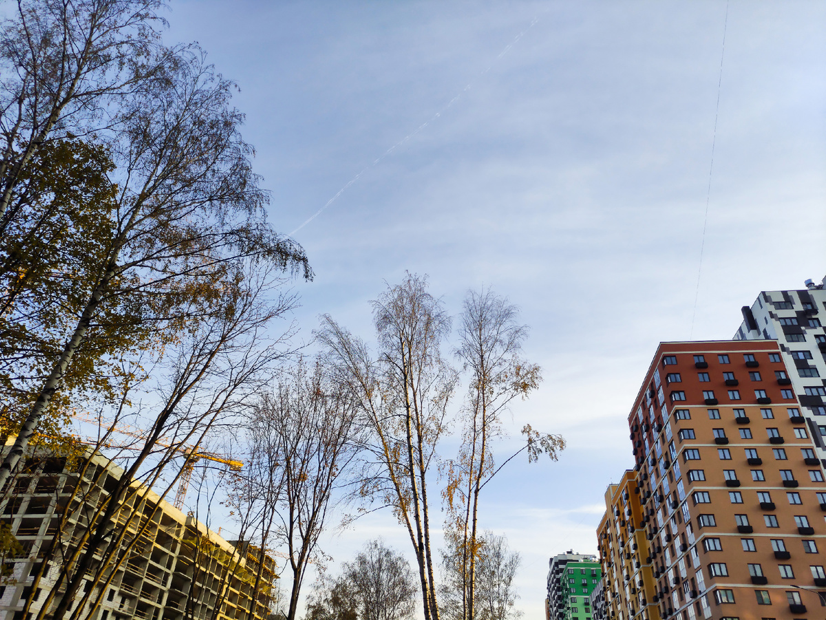 Дома, куда приходилось доставлять. Фото из личного архива.