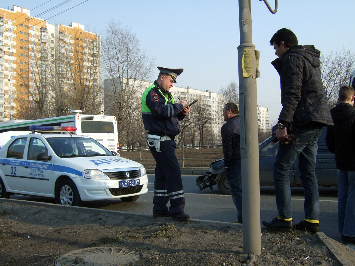 Изменения в пдд с нового года. Машина ДПС. Изменения в ПДД С 1 августа. Экипаж ДПС. ДПС разборки.