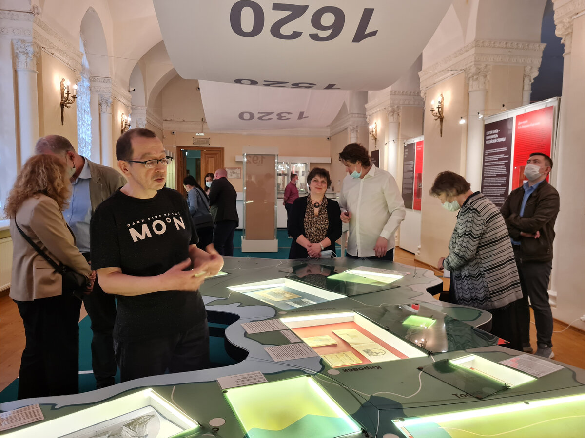 20 мая 2021 года в выставочном зале «Смольный» стартовал выставочный проект ГБУК ЛО «Музейное агентство» «Золотая легенда Руси». 