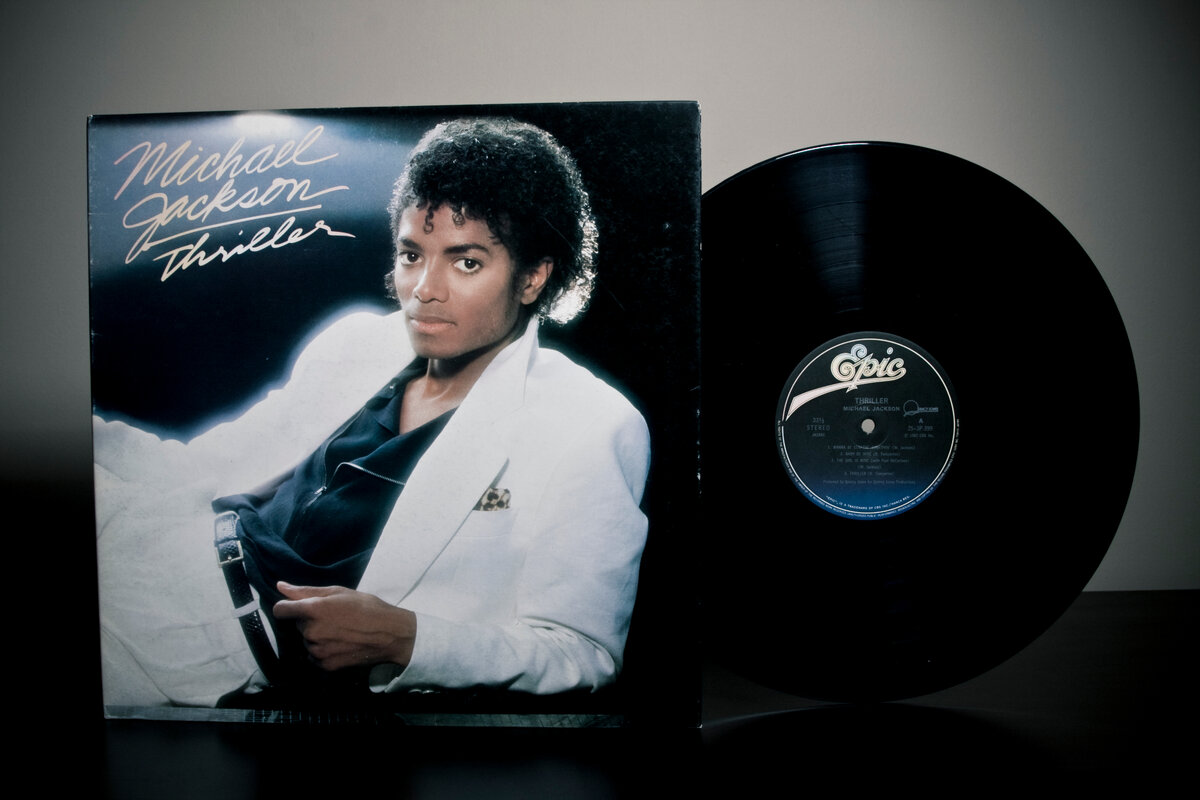 Альбомы джексона. Michael Jackson Thriller 1982. Thriller Майкл Джексон альбом. Michael Jackson Thriller album 1982. Michael Jackson Thriller винил.