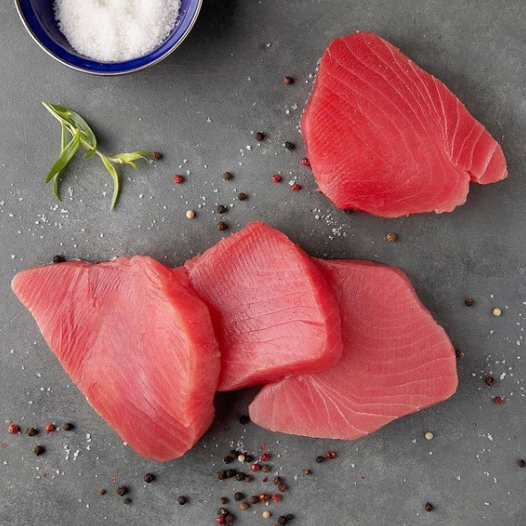 Раньше я думала - почему люди, которые занимаются спортом и следят за своим здоровьем (и фигурой), высоко ценят тунца. Решила разобраться в этом.