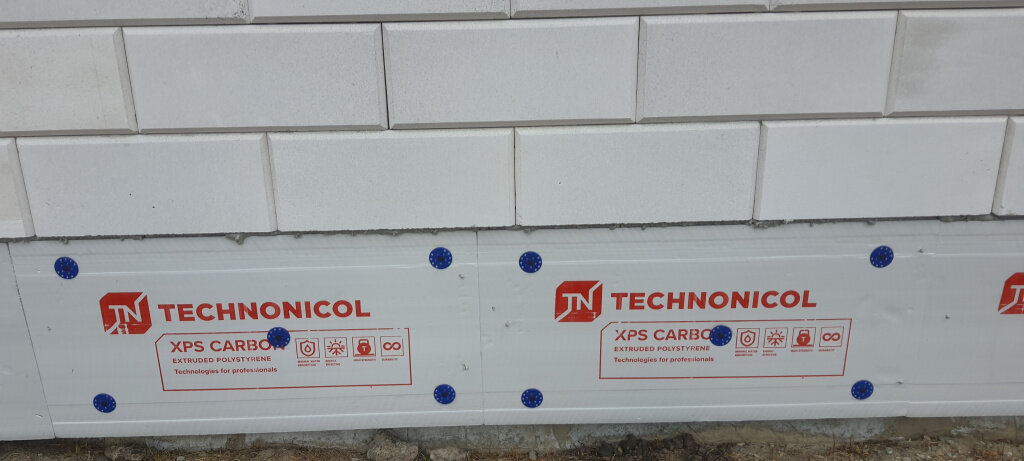 Что делать с цоколем, если не успел сделать отделку до зимы? | Теплый ...