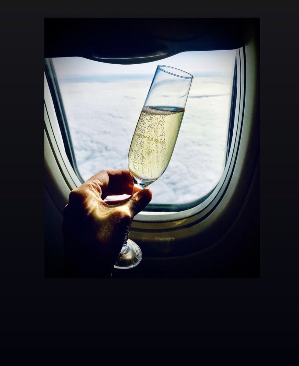 Кто скучает по виду из окошка и самолётной еде?