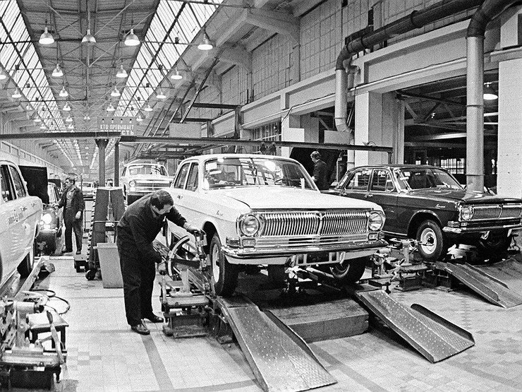 Новая Волга имела все шансы появиться еще в середине 60-х, но ее производство стартовало лишь в 1970-м году.