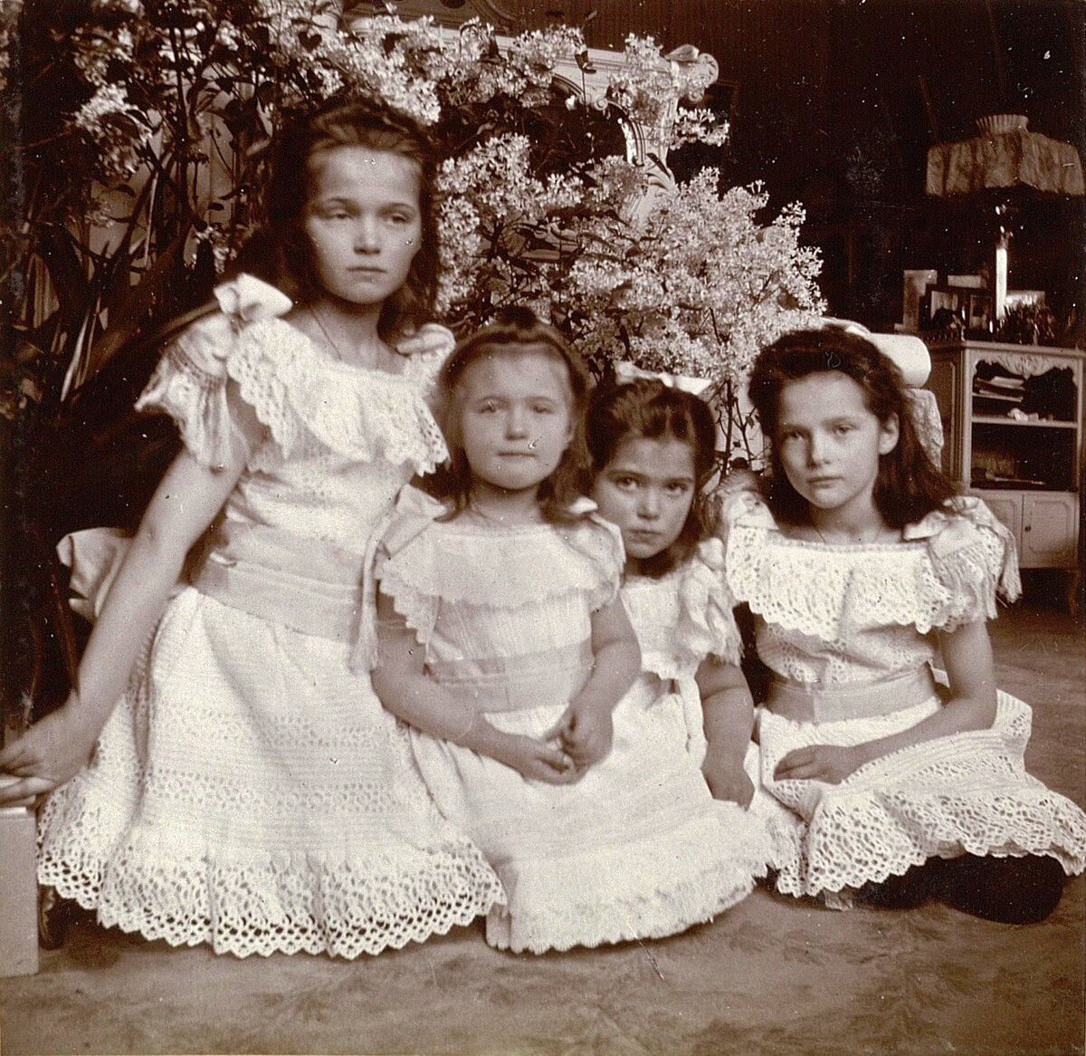 Великие княжны Ольга, Анастасия, Мария и Татьяна