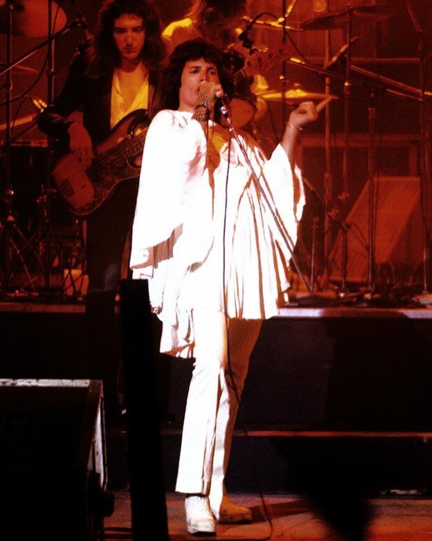 Таким был сценический образ Фредди в начале 70-х годов