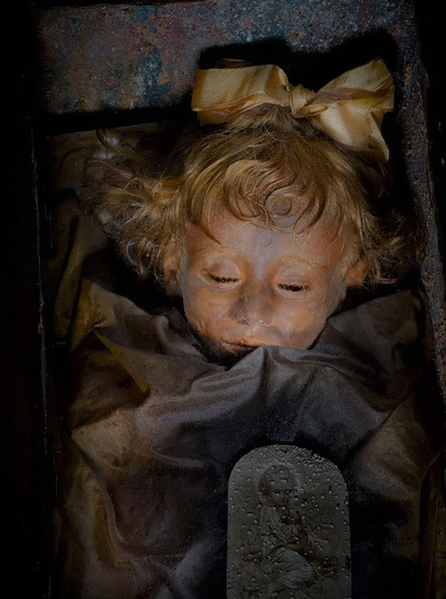 Розалия Ломбардо, которая умерла от пневмонии в возрасте двух лет в 1920 году