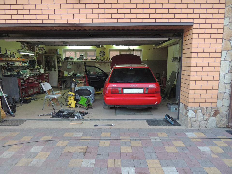 Картинка по запросу "Обычный гараж"