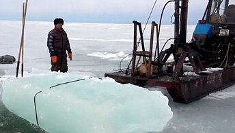 Метровый лед вырезают из озера Байкал. Показываю, кому это нужно и зачем