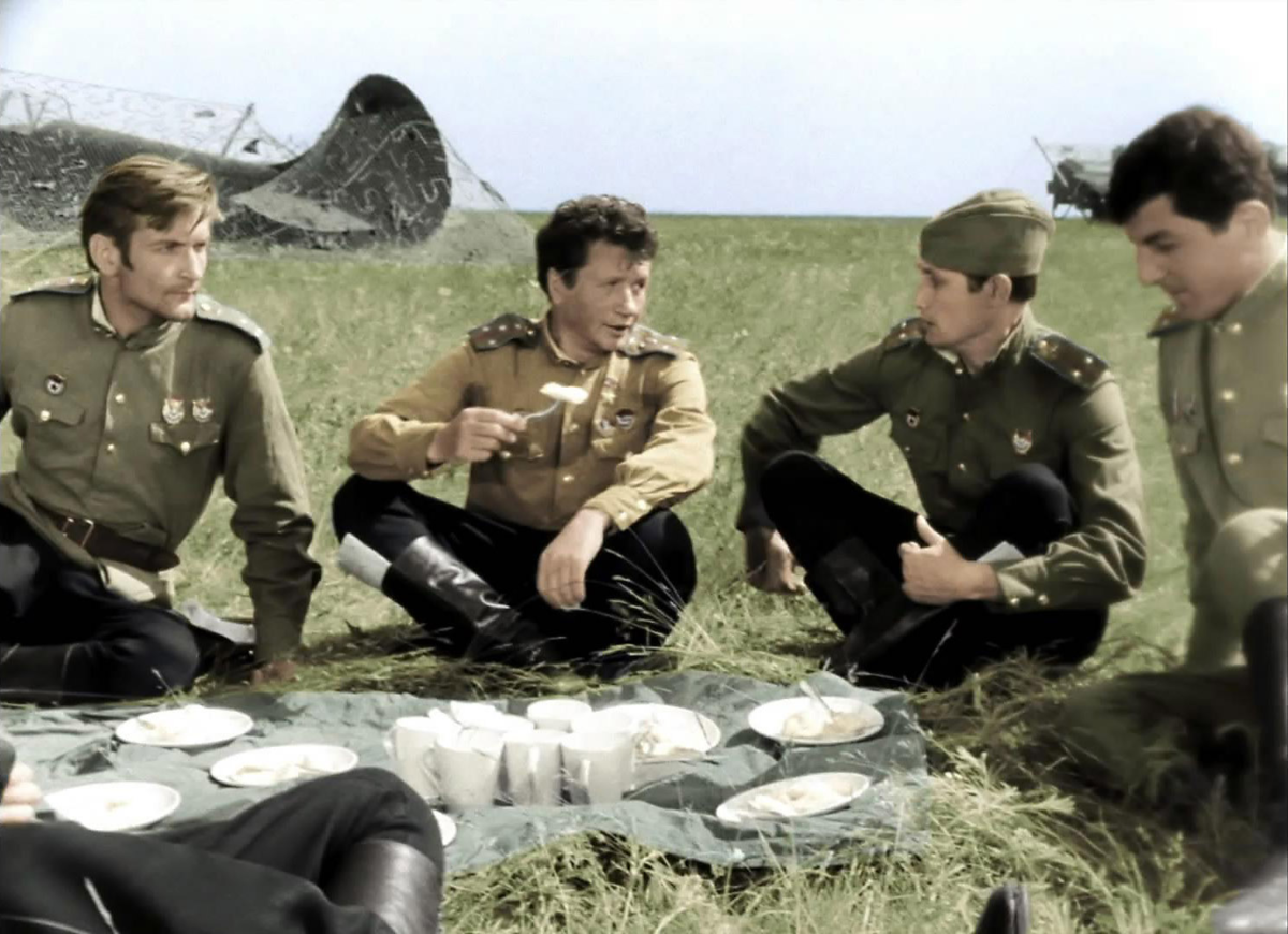 После боя. Фото: кадр из х/ф «В бой идут одни старики» (реж. Л. Быков, 1973)