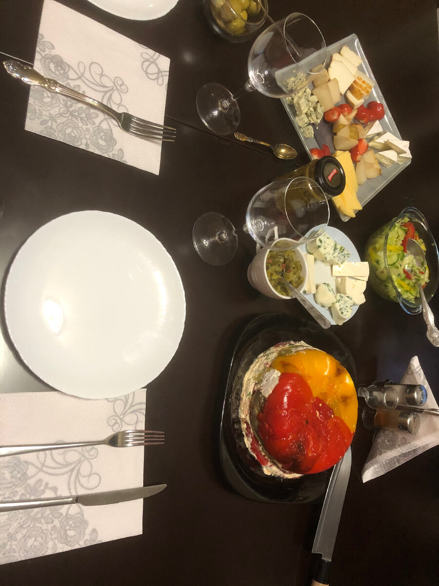 Овощной террин, сыры, салат из айсберга с сл.перцем, соленья