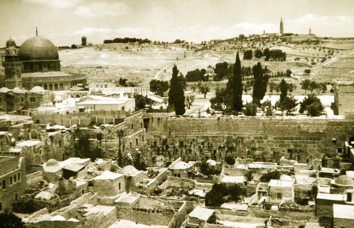 Сегодня считается, что библейский Иерусалим — это город, располагавшийся в древние времена на месте современного Иерусалима, в современном Израиле.-2