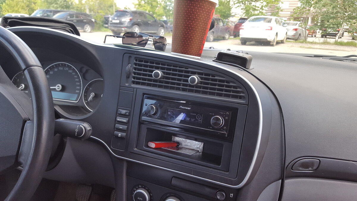 pioneer 99 со своим строгим дизайном вписыватся удачно почти в любое авто