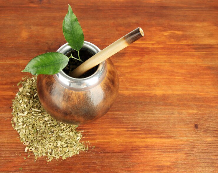 Измельченный матэ, калабас и бомбилья.