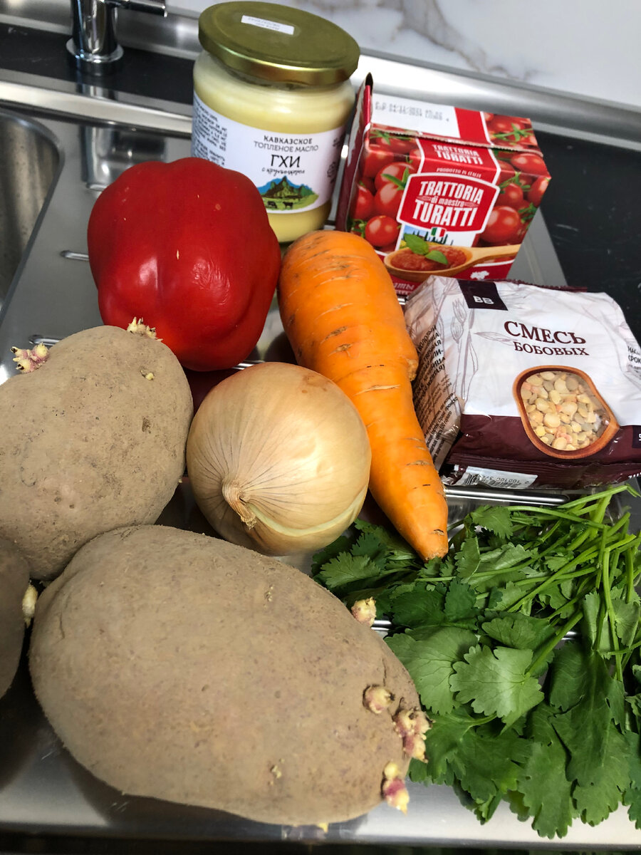 Нарежем репчатый лук кубиками